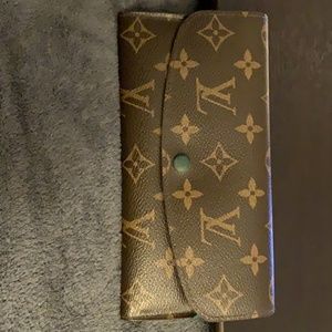 💯 Authentic Louis Vuitton Emilie Wallet